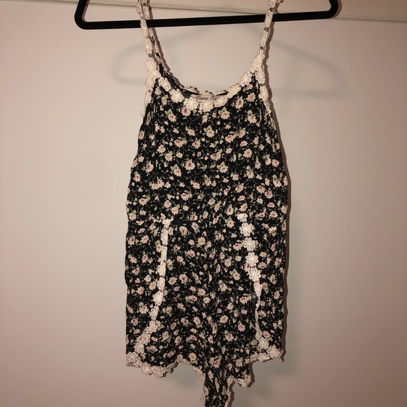 Romper - Picture 1 of 3